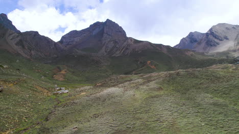 Landscape-of-Manang-Nepal-Rocky-Mountains-on-Annapurna-Circuit