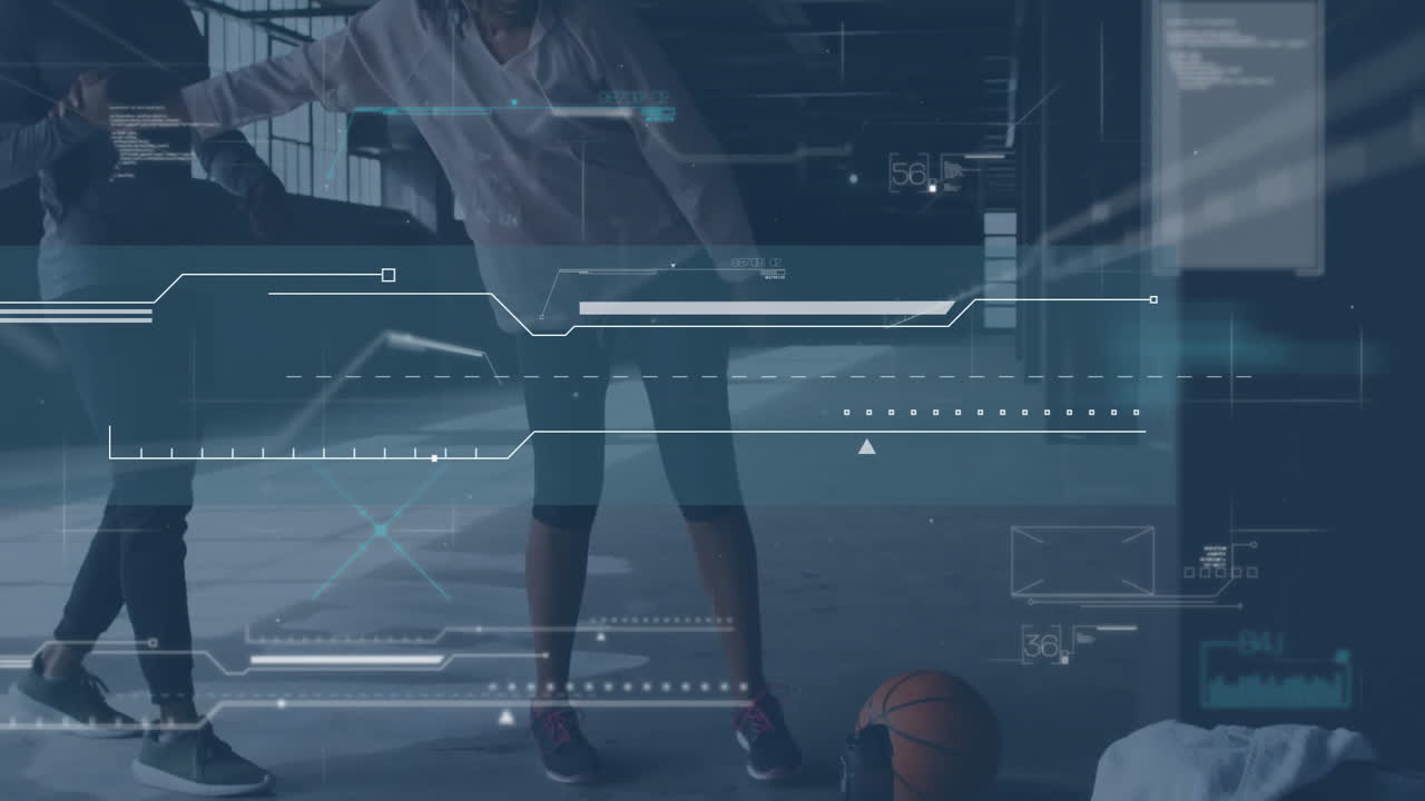 실내 농구장에서 두 명의 다양한 여성에 대한 데이터 처리의 애니메이션