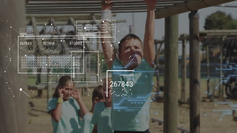animación de procesamiento de datos y conexiones sobre niños caucásicos que hacen ejercicio en una carrera de obstáculos