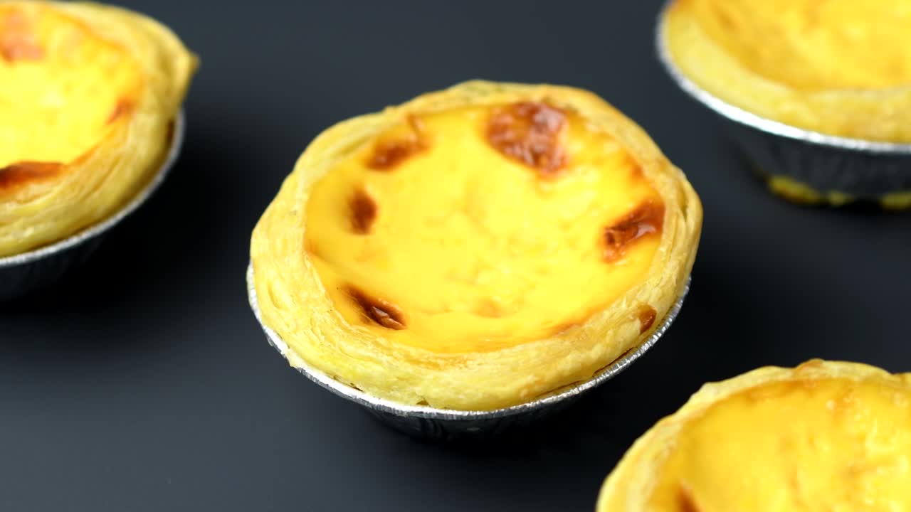 Otáčení vaječného koláče v rozlišení 4K.