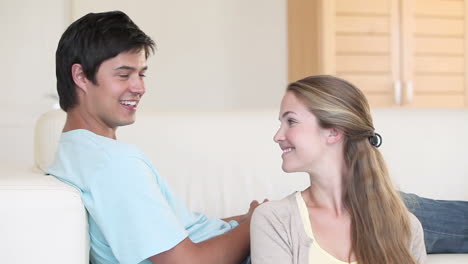 una pareja feliz