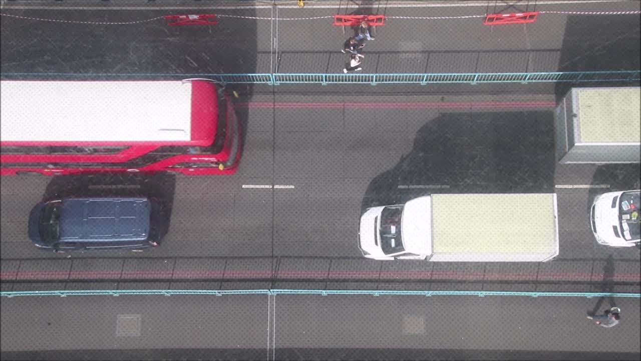 런던 템스 강은 아마도 세계에서 가장 유명한 강일 것입니다