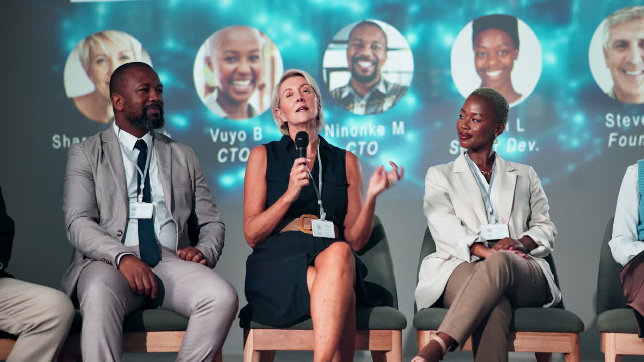 비즈니스 컨퍼런스 패널 토론