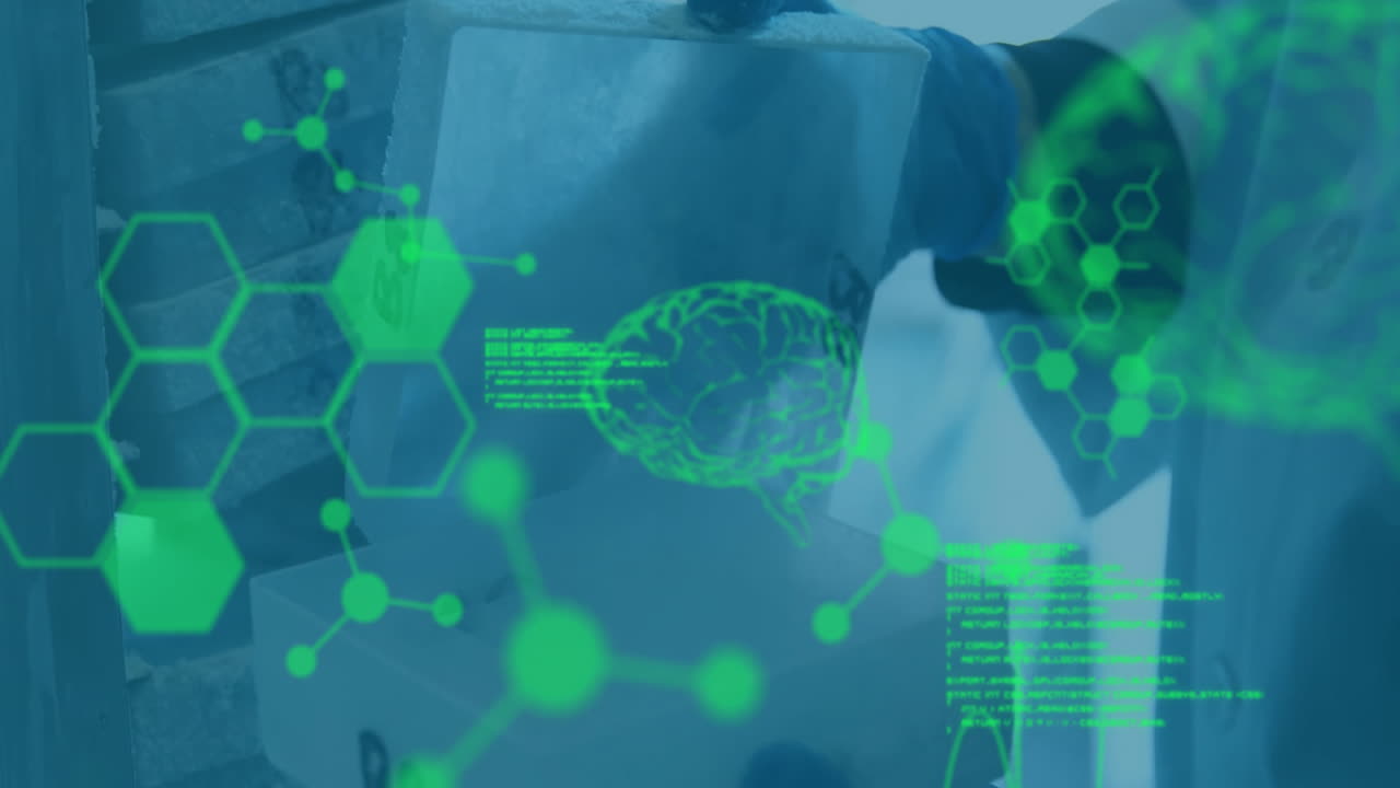 animación de procesamiento de datos científicos y cerebros humanos sobre científico masculino en el laboratorio