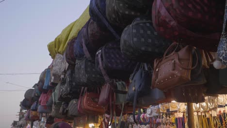 loja de bolsas no festival da vila loja de rua jatra índia maharashtra