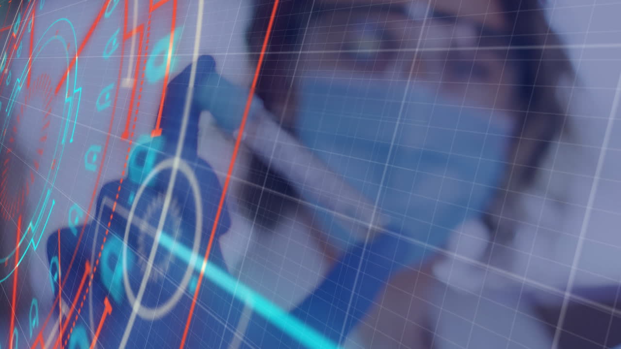 animación de escaneo de alcance sobre científica caucásica que sostiene un frasco