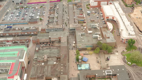 tomada aérea sobre el camino de queens stevenage highstreet
