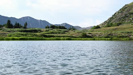 Peaceful-moment-looking-over-a-mountain-lake-in-Colorado,-slowmo