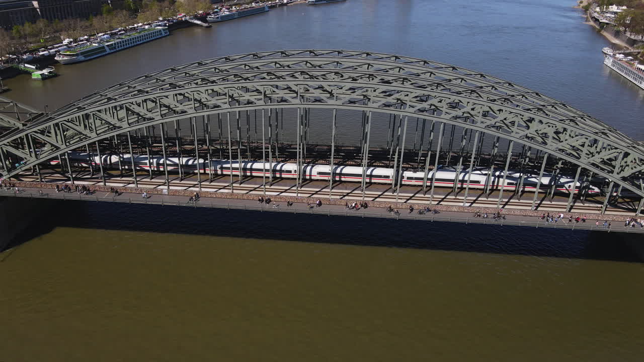 바쁜 hohenzollern 다리, 기차 및 보행자 횡단, 쾰른 독일 항공