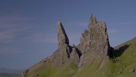 Old-man-of-storr-static-shoot,-at-noon