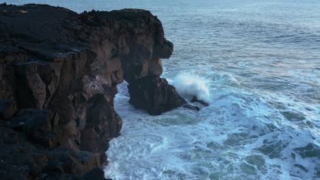 Huge-Ocean-Waves-Breaking-On-The-Rocky-Shoreline---static-shot