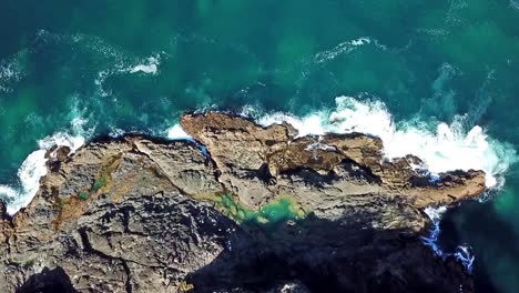 Aerial-shot-of-mermaid-pool-in-New-Zealand