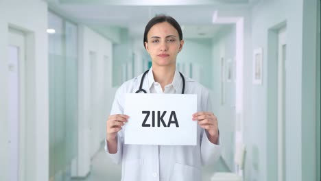Triste-Doctora-India-Sosteniendo-Pancarta-De-Zika