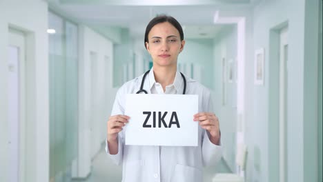 una triste doctora india con un estandarte del zika
