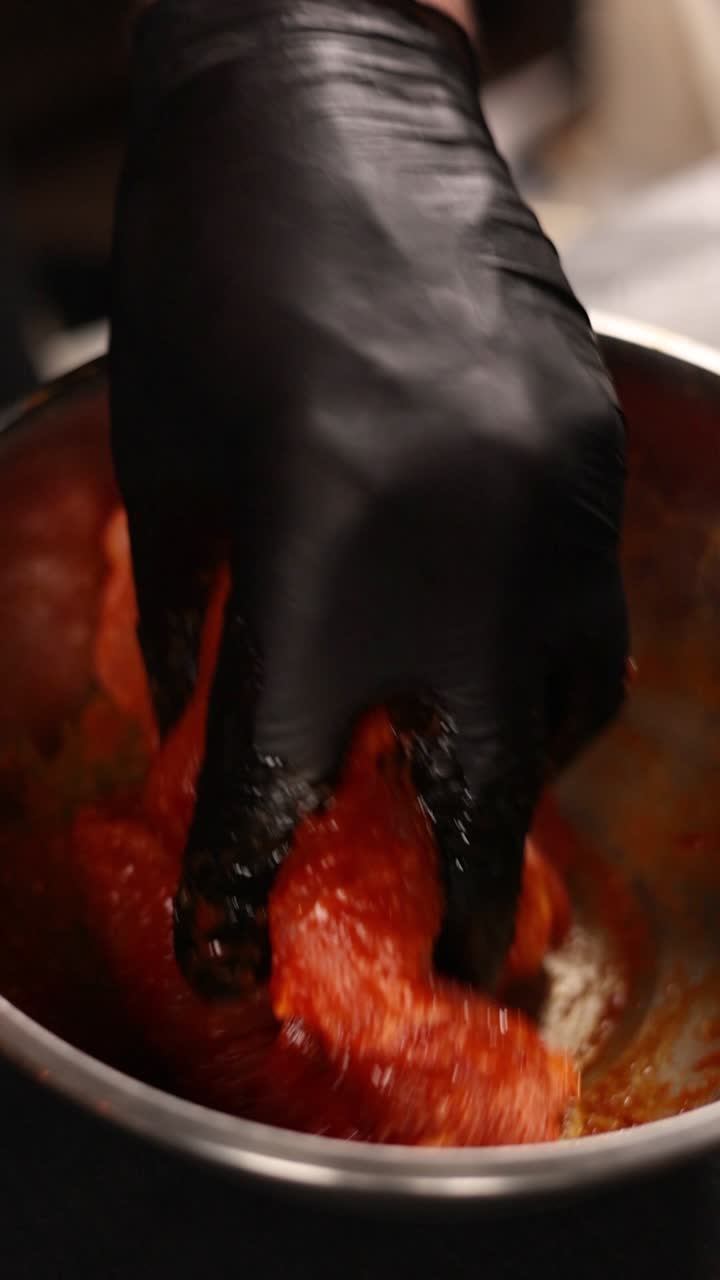 marinado de cerdo en un cuenco