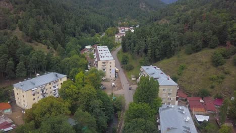 abastumani es una pequeña ciudad y spa climático en el municipio de adigeni, samtskhe-javakheti, georgia