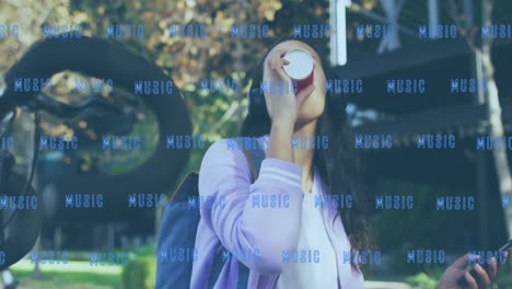 animación de textos musicales sobre una mujer biracial bebiendo café.