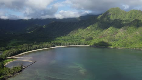 deslumbrante paisaje natural en la caminata del león agachado frente a la costa de oahu en hawaii