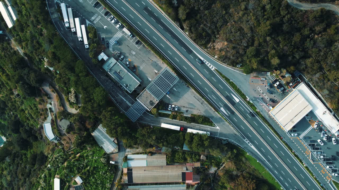 Vista Aérea de Área de Servicio de Autopista
