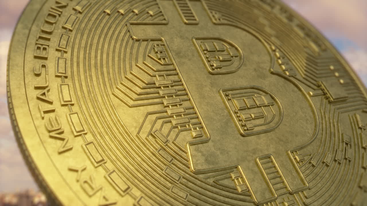 Moneta Bitcoin Dorata che Ruota con Motivi di Circuiti