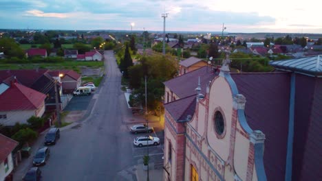 Körmend,-Ungarn-Dorf-Bei-Sonnenuntergang-Mit-Luftaufnahmen-Der-Gesamten-Stadt-An-Einem-Warmen-Tag