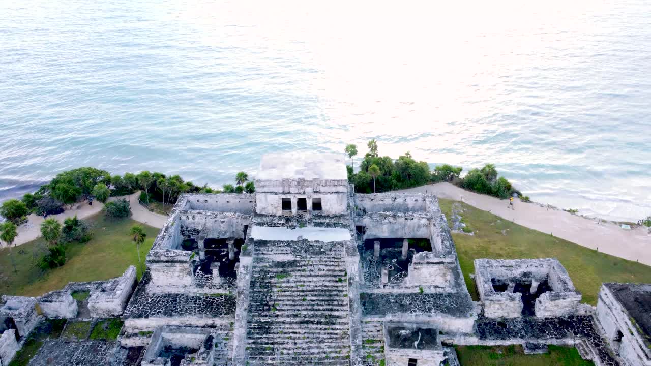 mar caribe, playa mexicana, tulum, zona arqueologica