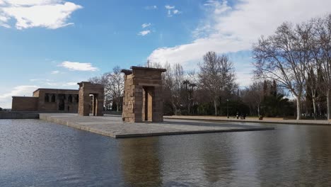 templo de debod en el parque oeste de madrid - el templo de debod