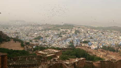 Jodhpur-(auch-Blaue-Stadt)-Ist-Die-Zweitgrößte-Stadt-Im-Indischen-Bundesstaat-Rajasthan-Und-Offiziell-Die-Zweitgrößte-Metropole-Des-Bundesstaates.