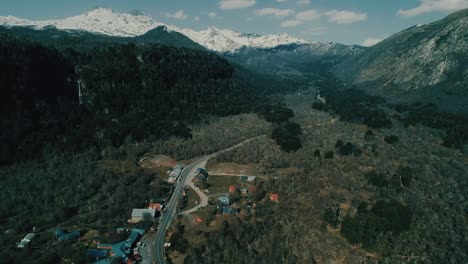 Cámara-Lenta,-Imágenes-De-Drones-En-120-Fps-Slog-2-En-La-Ciudad-Montañosa-De-Chillan-En-Chile