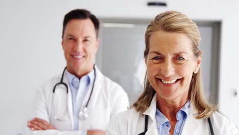 Portrait-of-doctors-standing-in-operating-room