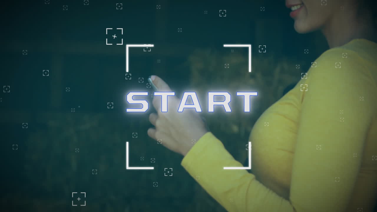 animación de texto de inicio sobre mujer biracial usando teléfono inteligente