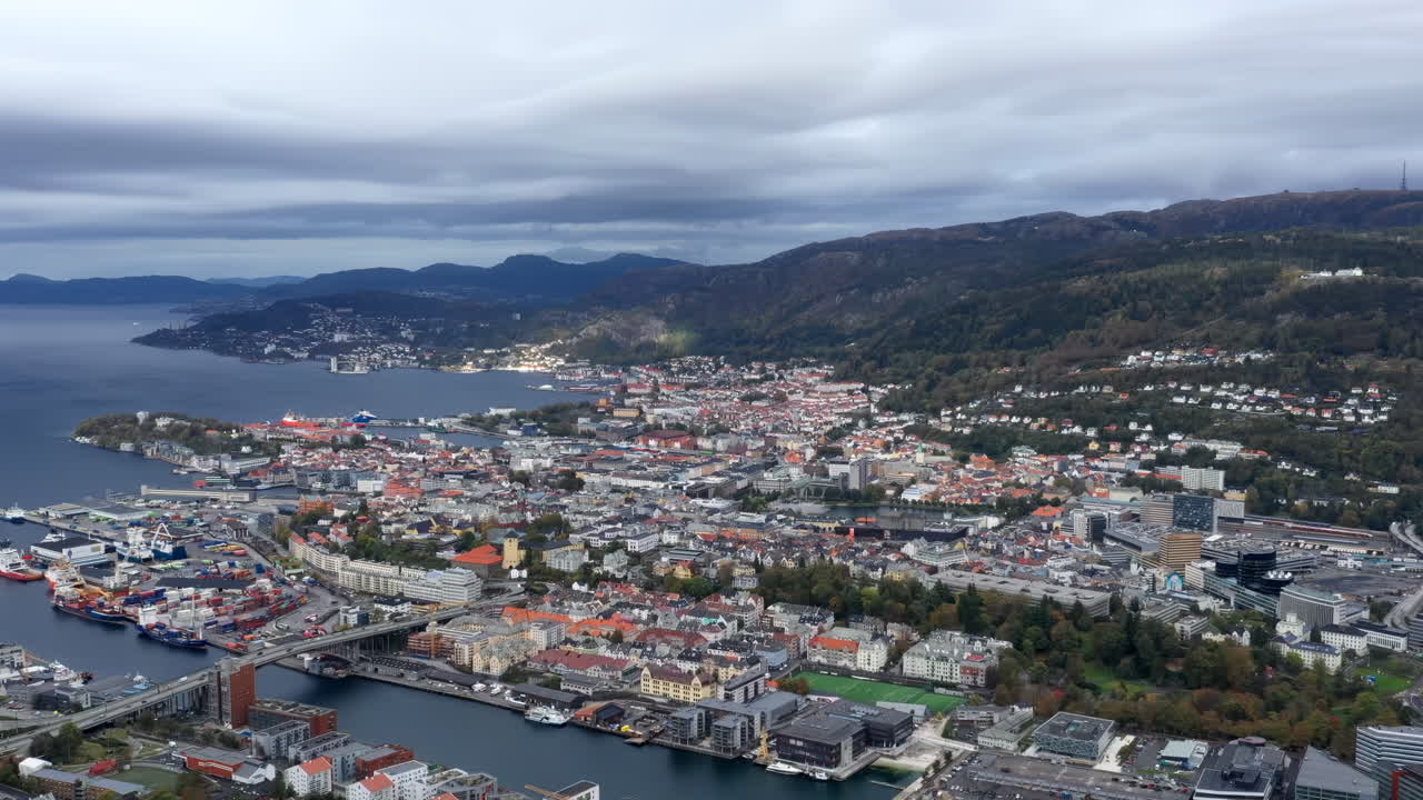 Aerial shot revealing downtown Bergen behind the hills of L&oslash;vstakken