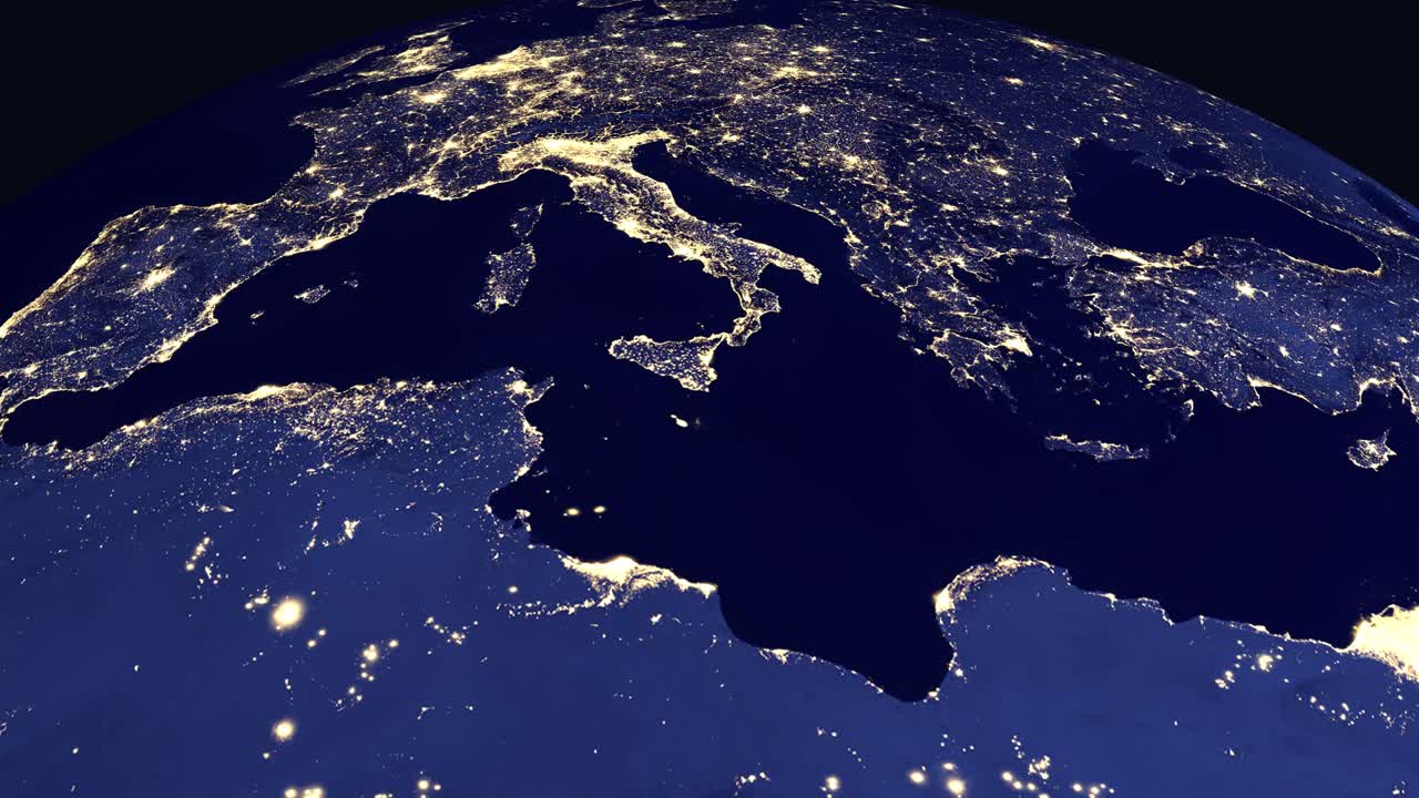 La Terra ruota dallo spazio, zoomando su Nord Africa ed Europa con luci scintillanti delle città.