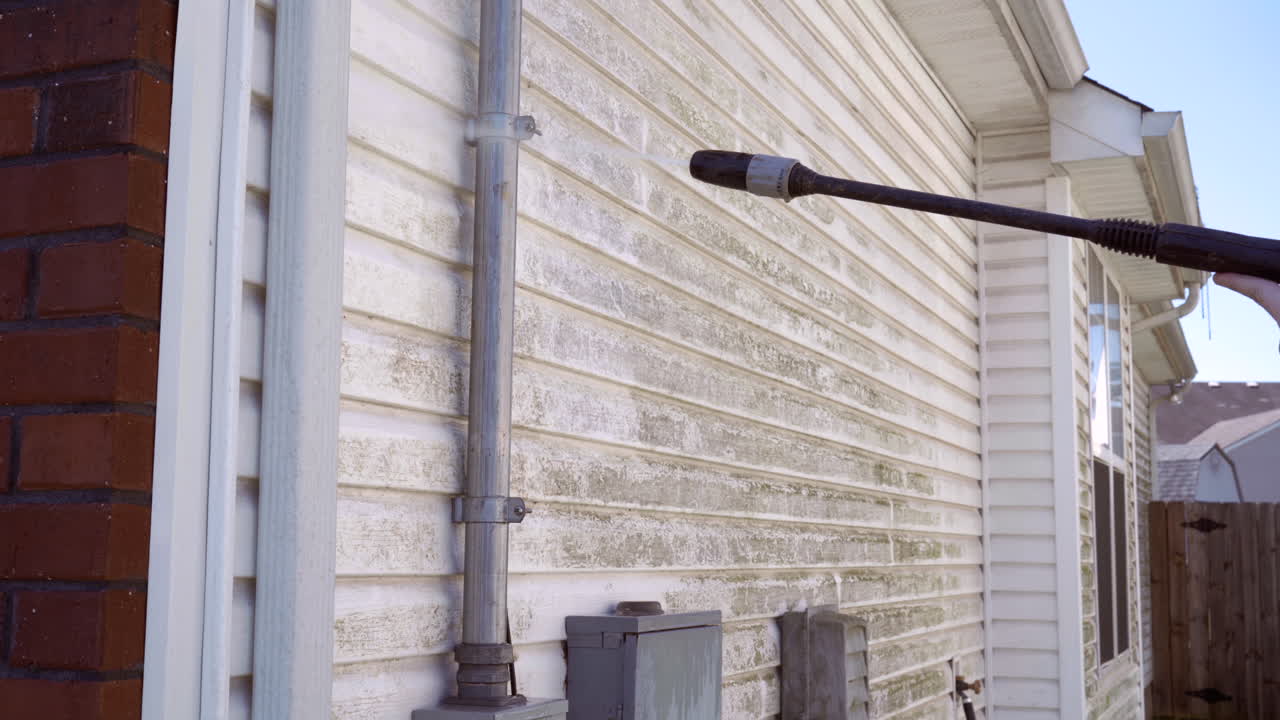 주택 소유자 압력 세탁 집 사이딩 외부