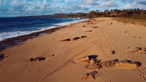 Bonita-Toma-Aérea-Sobre-La-Playa-Y-La-Costa-De-Molokai-Hawaii-1