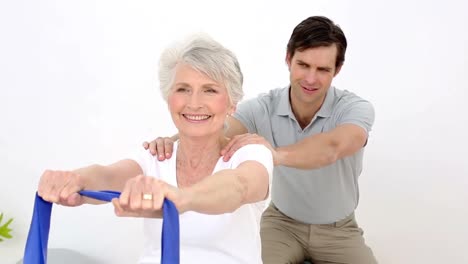 Physiotherapist-checking-senior-patients-shoulder-alignment