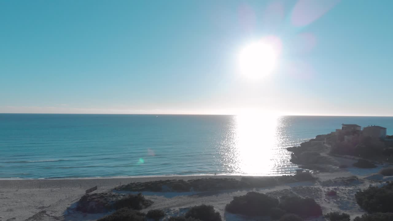 건물 들 이 있는  이 있는 해변 날