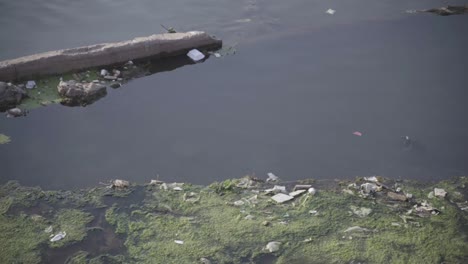 aguas residuales sucias industriales contaminadas, calentamiento global y desastre de contaminación