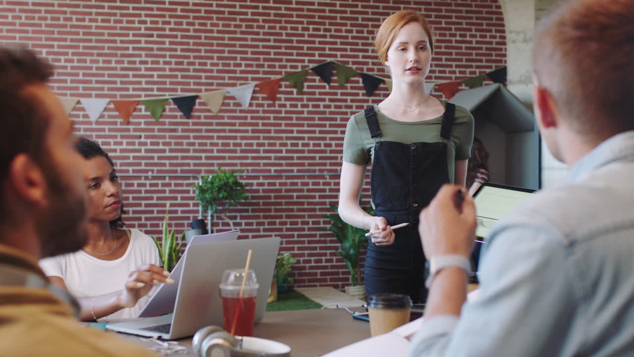 비즈니스 여인, 태블릿 데이터