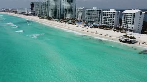 Cancun-coastline-with-turquoise-waters-and-beachfront-hotels,-aerial-view