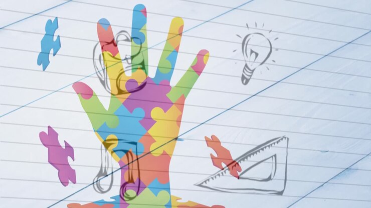 Animación de una mano formada con rompecabezas sobre iconos escolares en papel rayado.