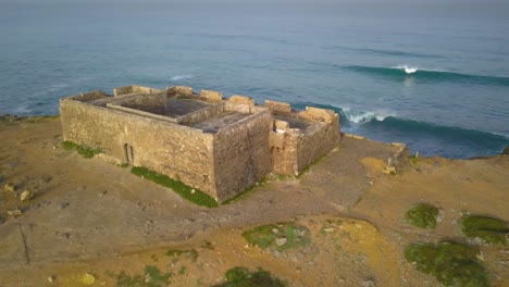 vista aérea del fuerte de guincho en la costa de lisboa portugal