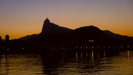 puesta de sol sobre río de janeiro, brasil