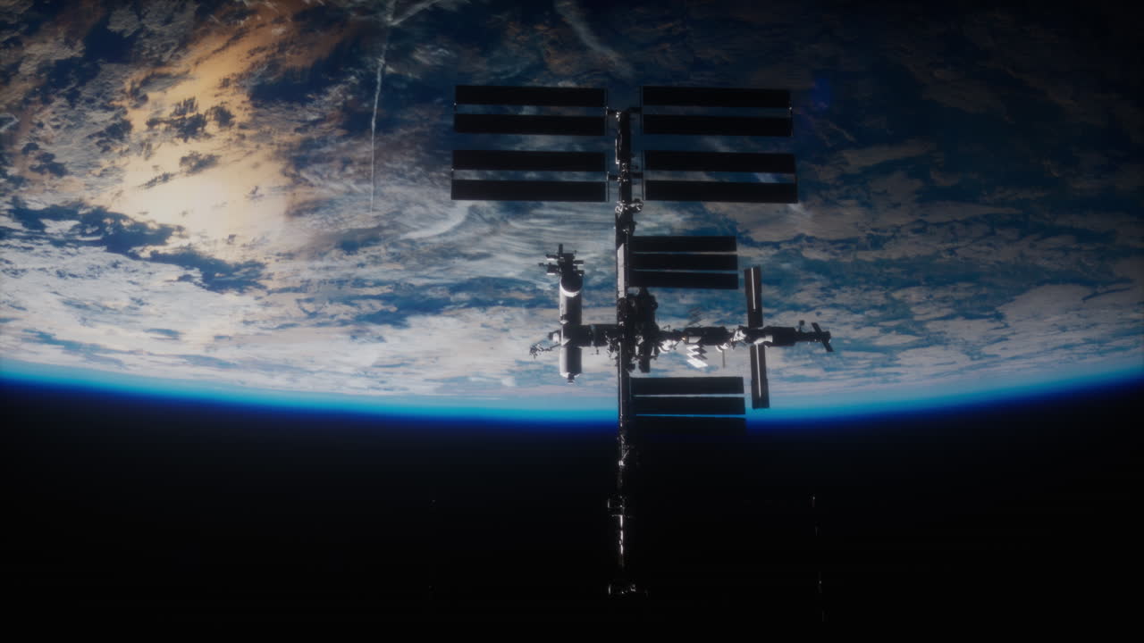 La Stazione Spaziale Internazionale ruota i pannelli solari nello spazio.