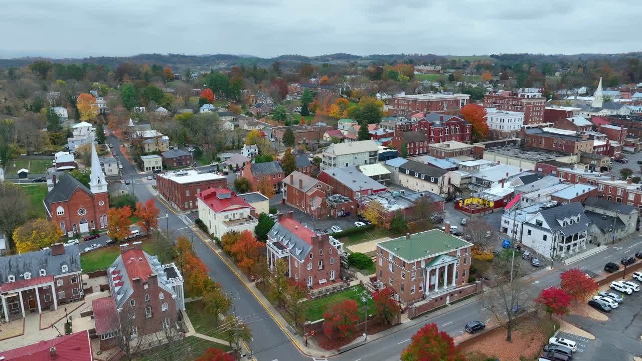 pequeña ciudad de américa en otoño