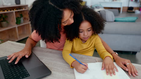 Aprendizaje,-Madre-En-La-Computadora-Portátil