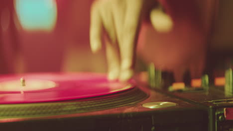 el rendimiento de dj