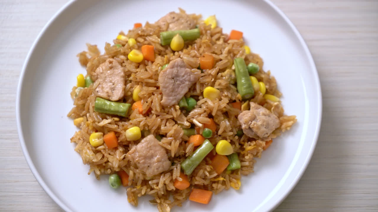 arroz frito con cerdo y verduras