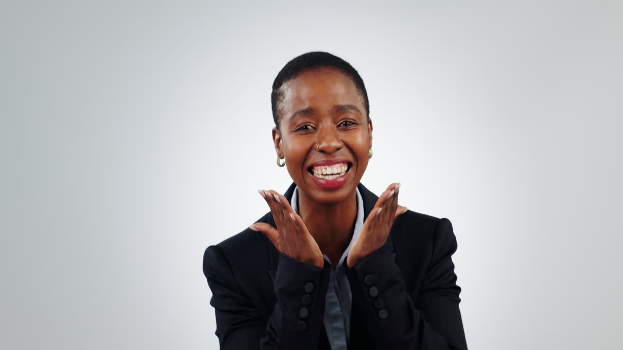 mujer negra en los negocios, sorpresa para el bonificación