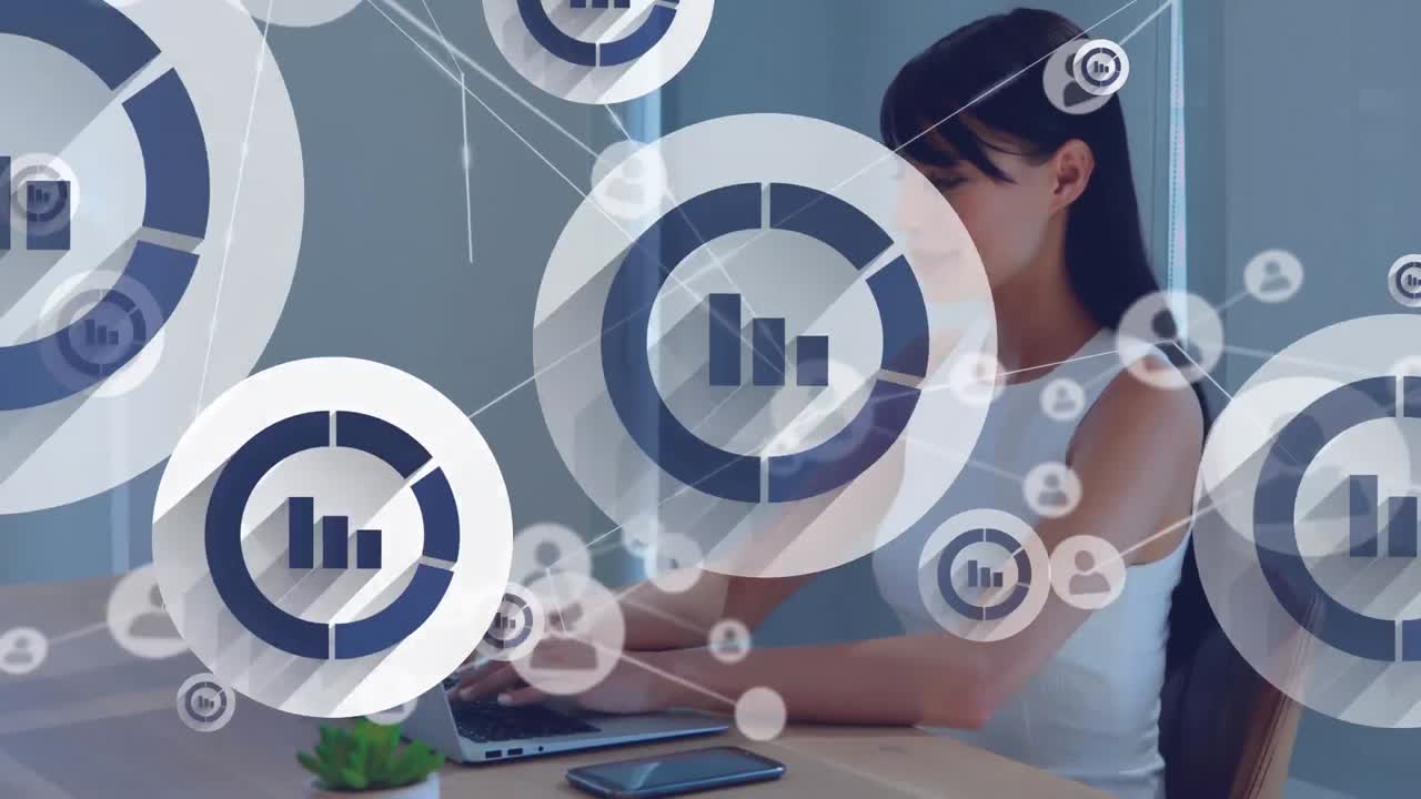 red de iconos digitales contra la mujer caucásica que usa computadora portátil en la oficina